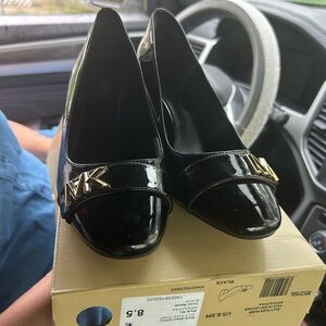 *Michael Kors Women's 8.5 Jilly Flex Pump Heels Signature Logo Black Patent New